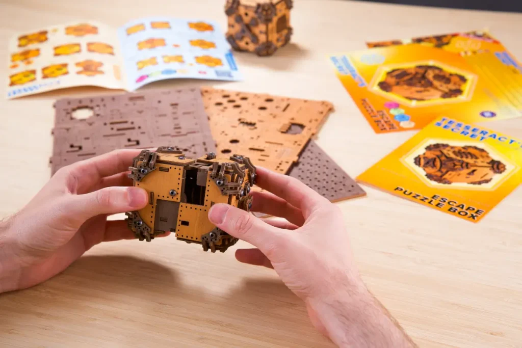 3D Wooden Escape Puzzle Box Tesseract's Secret Opis 1